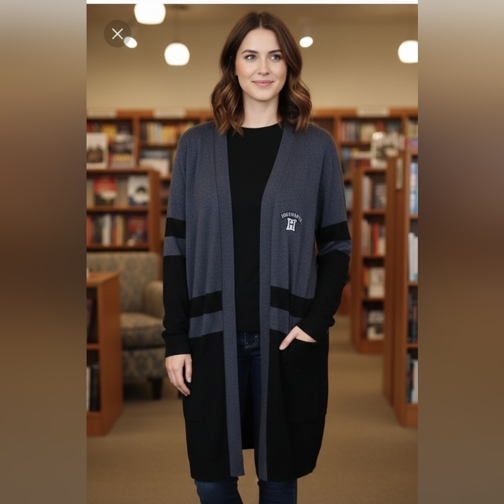 Warner Bros. Gray and Black Hogwarts Shrug XXL
